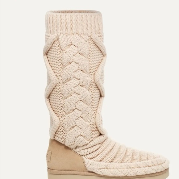 B/N Ugg cream classic chunky knit boots - Picture 2 of 3
